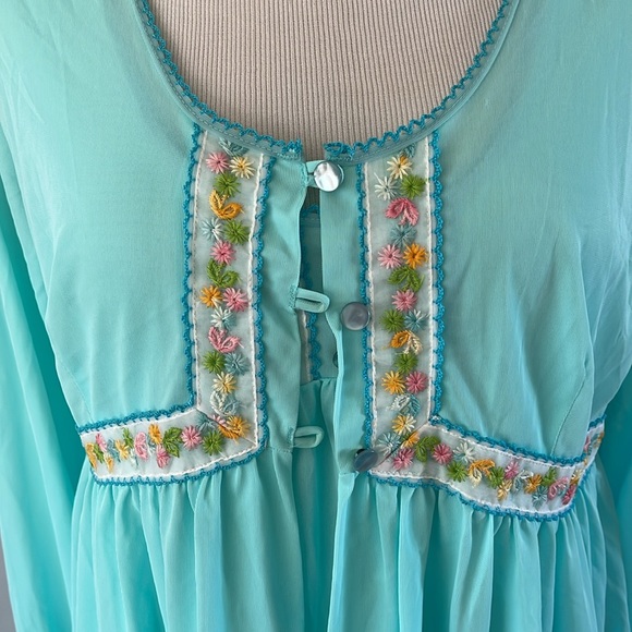 Vintage 1960's Sears nightgown with robe with embroidered flower trim size 38-40 - Picture 3 of 9